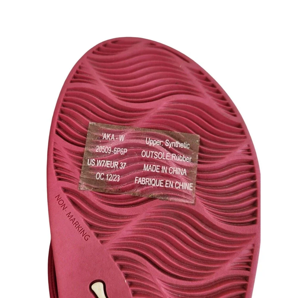 OluKai Aka Pink Plumeria Flip Flop Sandals Womens Size 7 EUC Water Friendly